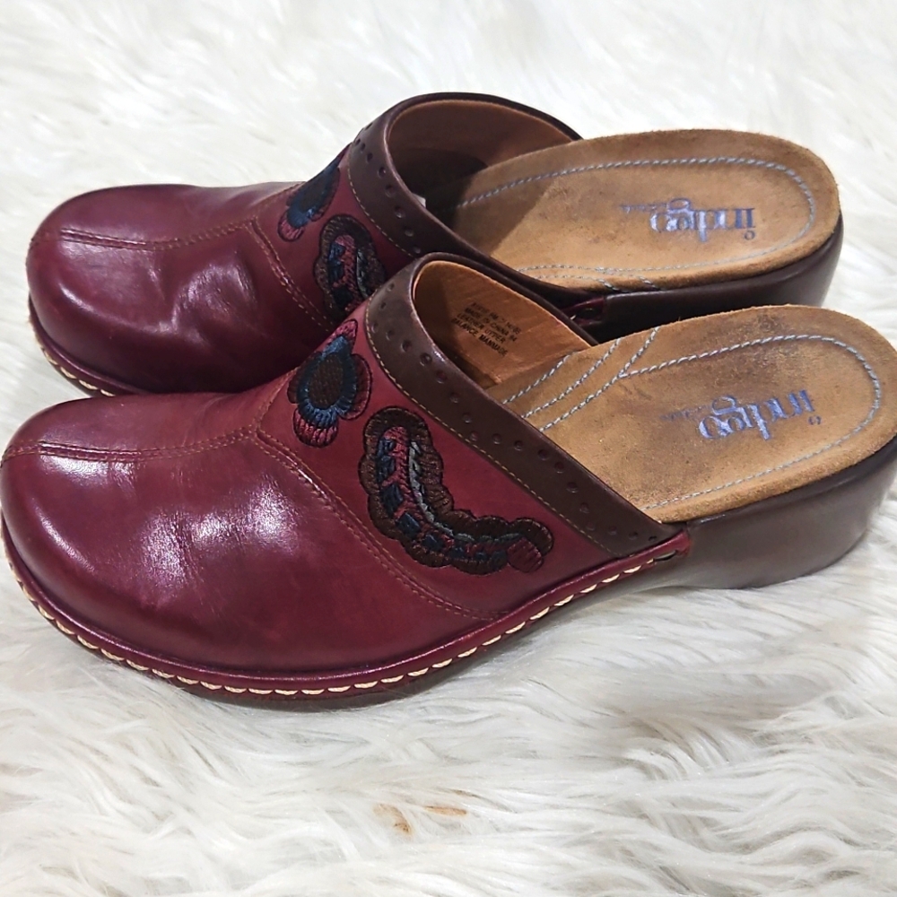 Stylish Women's Leather Clogs - Burgundy by Indigo Clarks Size 9 - Picture 2 of 9